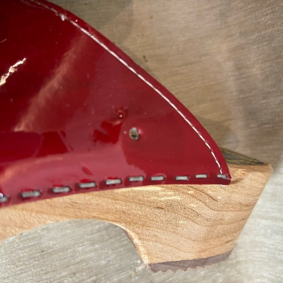 TORPATOFFELN Sz 39 Patent  Leather Wooden Soles Straps Removed Leather Clogs - Picture 7 of 13